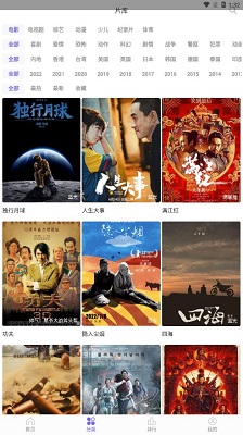 黄渤一家三亚度假被偶遇，妻子穿拖鞋出街，大女儿和老爸简直长了一张脸